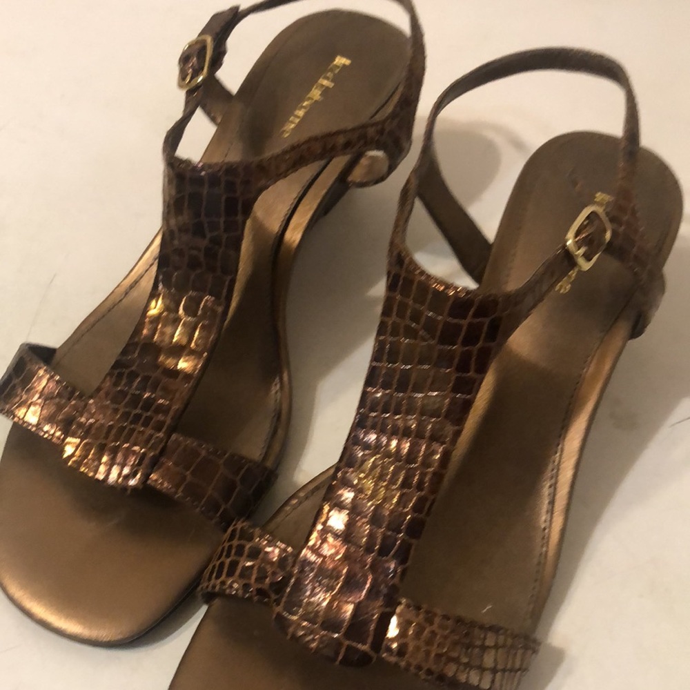 Liz Claiborne wedge sandals in size 8 1/2. Leather in brassy color. - Picture 6 of 6